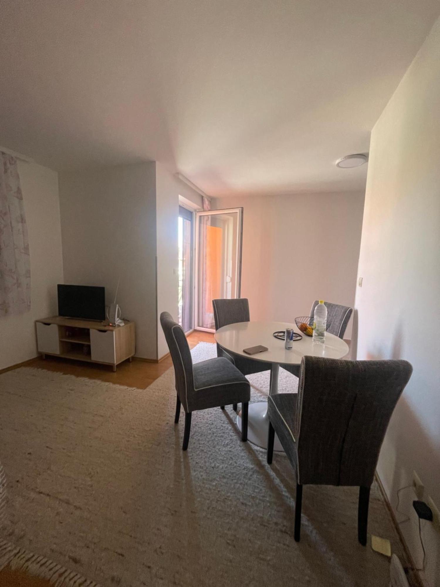 Nepostoji Apartment บีฮัช ภายนอก รูปภาพ